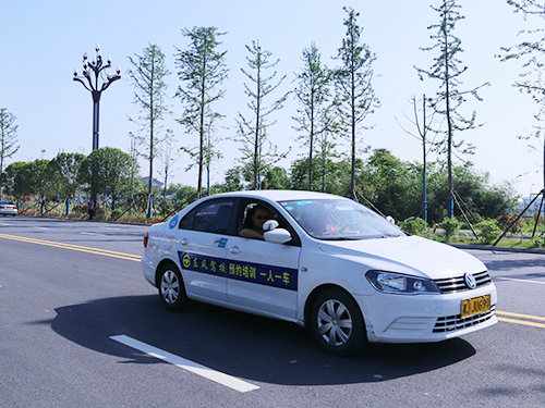 小型汽车C1
